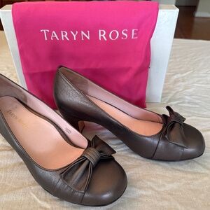 Taryn Rose bronze pumps